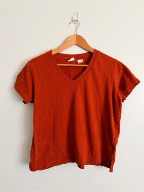 Levi’s Women's V-Neck Short Sleeve Top in Rust